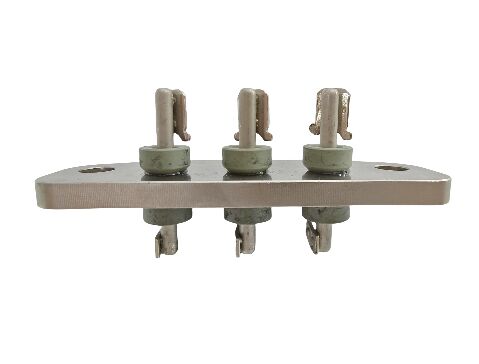 72Vから810Vの電圧定格 オートショップエアコンプレッサー 500VAC耐電圧設計 自動車整備工場向け